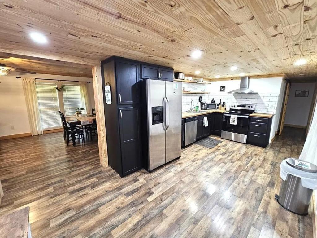 Modern Style, Arcade, Fire Pit, Pet Friendly Villa Pigeon Forge Exterior photo